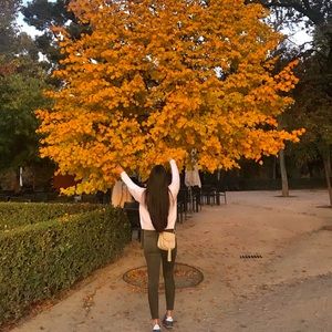 Meet your Posher, MÍa